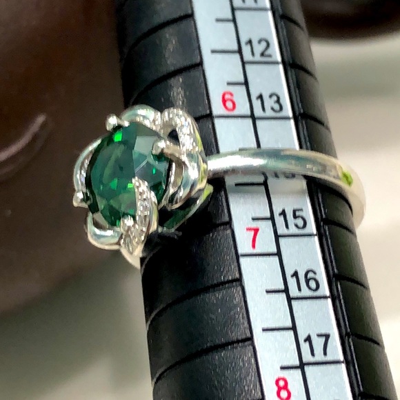 2 Ct Topaz & 14K White Gold Plated - Picture 1 of 5